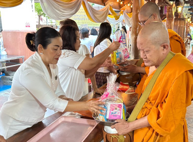 เข้าร่วมพิธีทำบุญตักบาตร พารามิเตอร์รูปภาพ 3