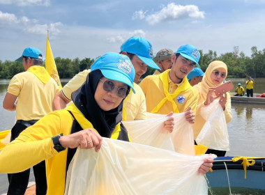 เข้าร่วมพิธีปล่อยพันธุ์สัตว์น้ำ เนื่องในวันเฉลิมพระชนมพรรษา พารามิเตอร์รูปภาพ 8