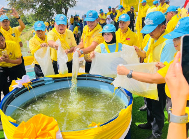 เข้าร่วมพิธีปล่อยพันธุ์สัตว์น้ำ เนื่องในวันเฉลิมพระชนมพรรษา พารามิเตอร์รูปภาพ 6
