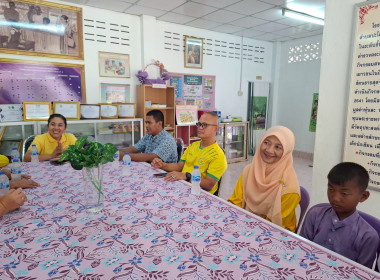 เข้าตรวจเยี่ยมกิจกรรมสหกรณ์นักเรียน และได้มอบอุปกรณ์กีฬา พารามิเตอร์รูปภาพ 3