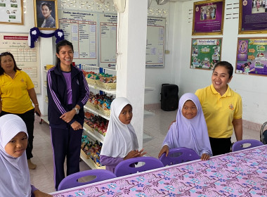 เข้าตรวจเยี่ยมกิจกรรมสหกรณ์นักเรียน และได้มอบอุปกรณ์กีฬา พารามิเตอร์รูปภาพ 6