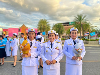 ร่วมพิธีถวายเครื่องราชสักการะและวางพานพุ่ม ... พารามิเตอร์รูปภาพ 1