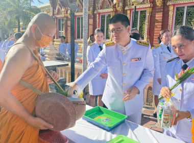 “เข้าร่วมพิธีสวดพระพุทธมนต์และทำบุญตักบาตร ... พารามิเตอร์รูปภาพ 12