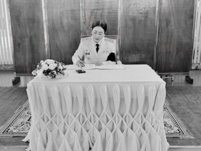 "ร่วมพิธีถวายน้ำสรงพระบรมศพหน้าพระฉายาลักษณ์ ... พารามิเตอร์รูปภาพ 1