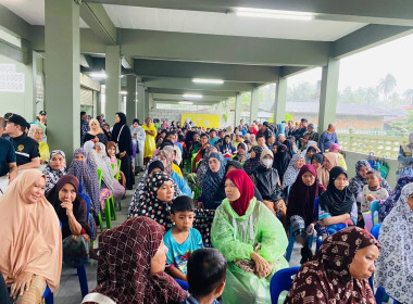 ร่วมลงพื้นที่เยี่ยมให้กำลังใจและมอบสิ่งของและข้าวกล่องให้แก่ชาวบ้านผู้ประสบอุทกภัย ... พารามิเตอร์รูปภาพ 5