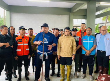 ร่วมลงพื้นที่เยี่ยมให้กำลังใจและมอบสิ่งของและข้าวกล่องให้แก่ชาวบ้านผู้ประสบอุทกภัย ... พารามิเตอร์รูปภาพ 6