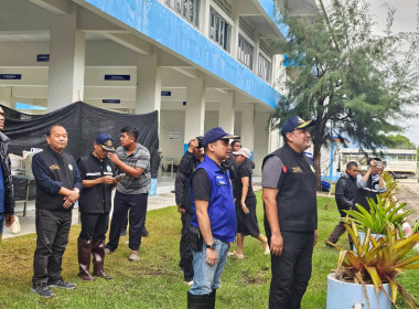 มอบสิ่งของให้แก่ชาวบ้านผู้ประสบอุทกภัย ... พารามิเตอร์รูปภาพ 4