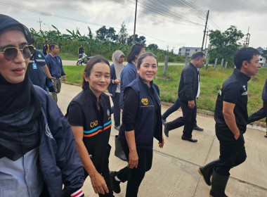 มอบสิ่งของให้แก่ชาวบ้านผู้ประสบอุทกภัย ... พารามิเตอร์รูปภาพ 5