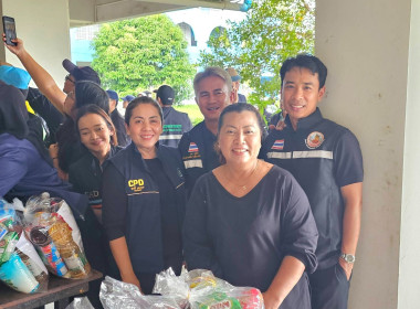 มอบสิ่งของให้แก่ชาวบ้านผู้ประสบอุทกภัย ... พารามิเตอร์รูปภาพ 8