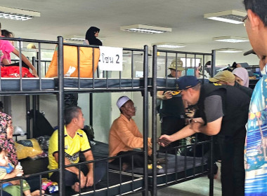 มอบสิ่งของให้แก่ชาวบ้านผู้ประสบอุทกภัย ... พารามิเตอร์รูปภาพ 9