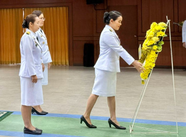 เข้าร่วมพิธีวางพวงมาลาถวายราชสักการะ ... พารามิเตอร์รูปภาพ 3
