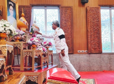 เข้าร่วมพิธีเจริญพระพุทธมนต์และทำบุญตักบาตรถวายพระราชกุศลเนื่องในโอกาสพระราชพิธีมหามงคลเฉลิมพระชนมพรรษา 4 รอบ ... พารามิเตอร์รูปภาพ 1