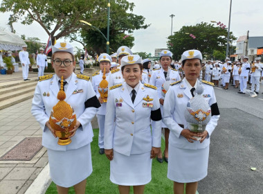 เข้าร่วมพิธีถวายเครื่องราชสักการะและวางพานพุ่ม ... พารามิเตอร์รูปภาพ 1