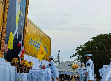 เข้าร่วมพิธีถวายเครื่องราชสักการะและวางพานพุ่ม ... พารามิเตอร์รูปภาพ 4