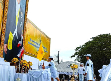เข้าร่วมพิธีถวายเครื่องราชสักการะและวางพานพุ่ม ... พารามิเตอร์รูปภาพ 5