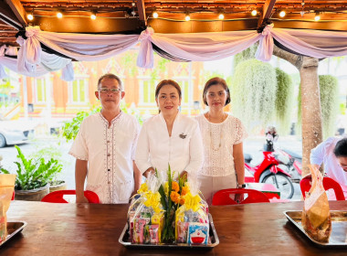 เข้าร่วมพิธีทำบุญตักบาตรเนื่องในวันอาสาฬหบูชาและวันเข้าพรรษา พารามิเตอร์รูปภาพ 6