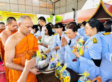 เข้าร่วมพิธีสวดพระพุทธมนต์และทำบุญตักบาตรถวายพระราชกุศล ... พารามิเตอร์รูปภาพ 2