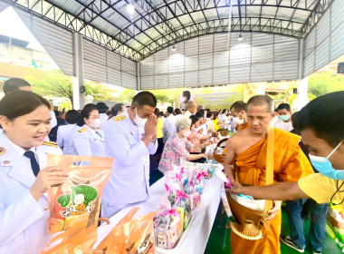 ร่วมพิธีสวดพระพุทธมนต์และพิธีทำบุญตักบาตรถวายพระราชกุศล ... พารามิเตอร์รูปภาพ 1